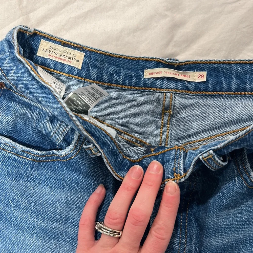 Levi’s vintage wash ribcage straight ankle jeans size 29